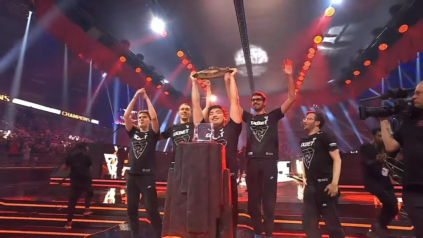 Entity战队VS IG战队：电竞赛场淘汰赛新格局初现